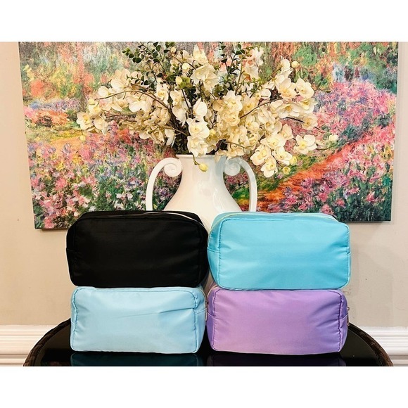 Adorable baby blue accessories pouch w/ colorful “STUFF” letter patches - Picture 2 of 3